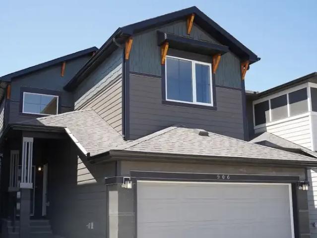 4 Bedroom House Calgary AB 104322248