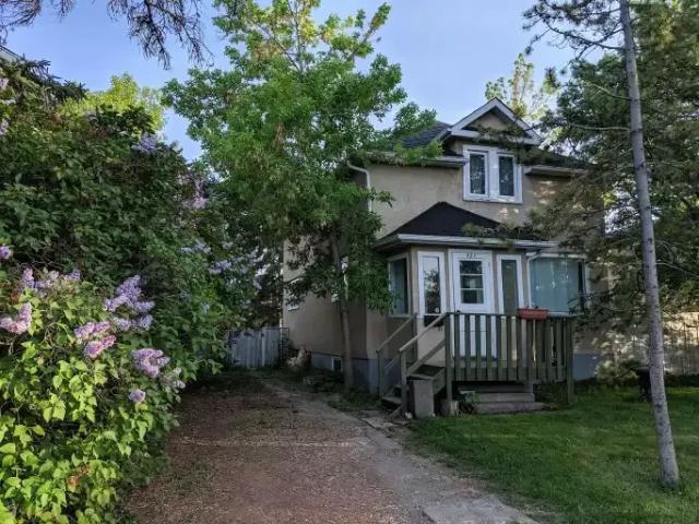 4 Bedroom House Calgary AB 105420636