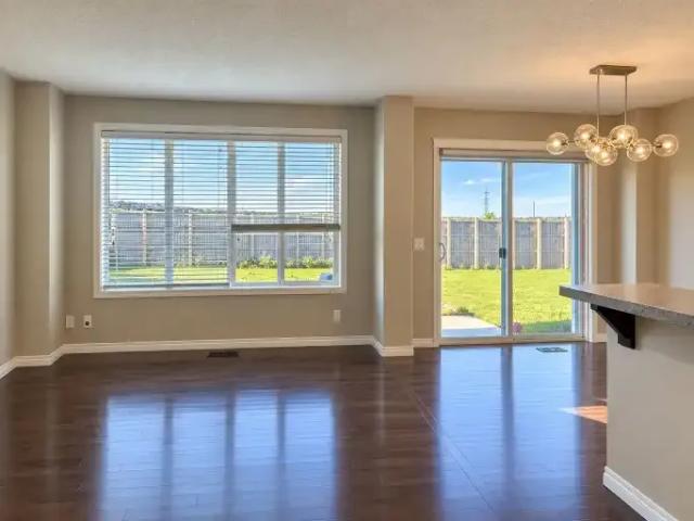 4 Bedroom House Calgary AB 105580998