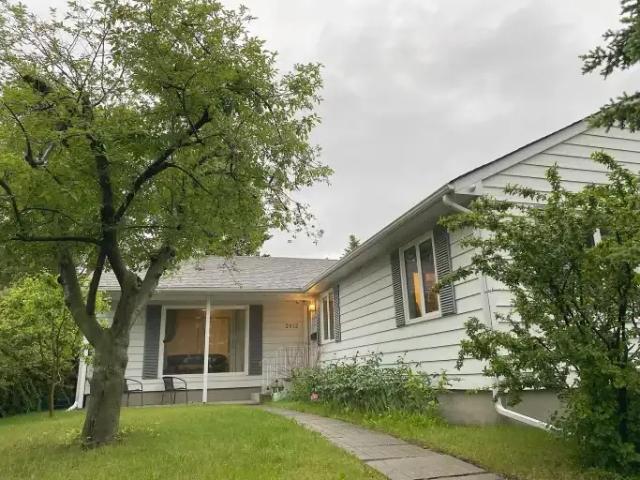 4 Bedroom House Calgary AB 105602125