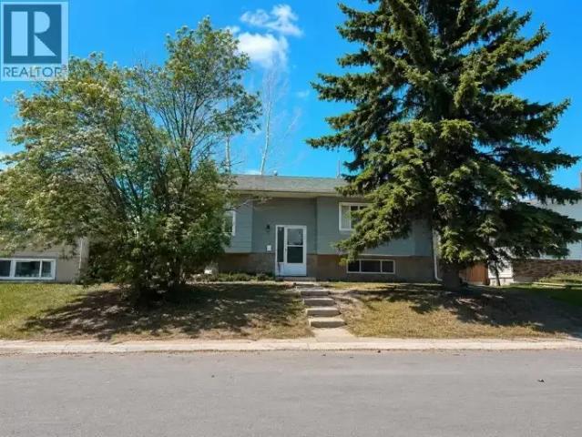 4 Bedroom House Calgary AB 105643355