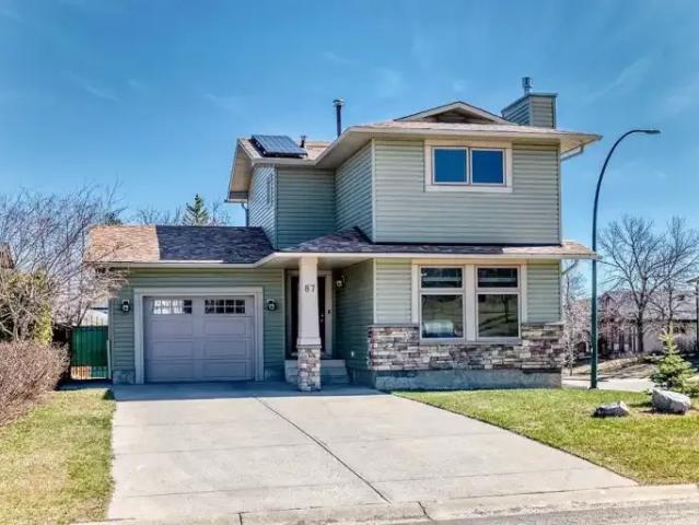 4 Bedroom House Calgary AB 105023351