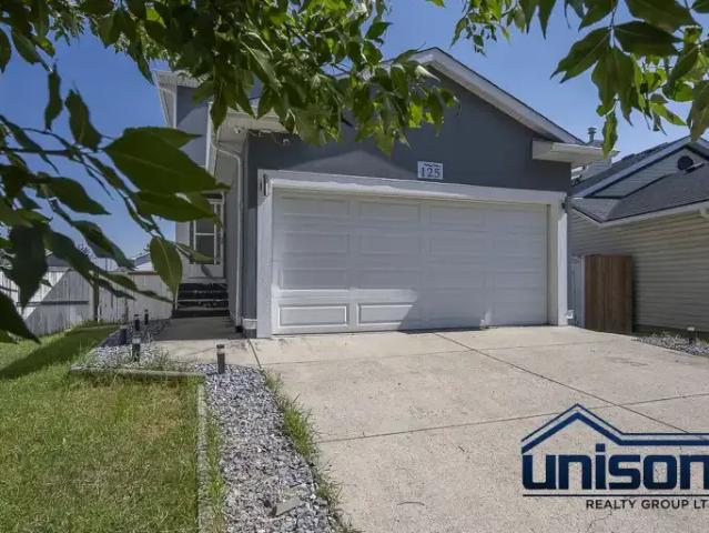 4 Bedroom House Calgary AB 105047906