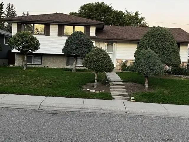 4 Bedroom House Calgary AB 105167223