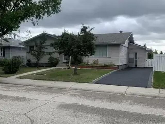 4 Bedroom House Calgary AB 105345017