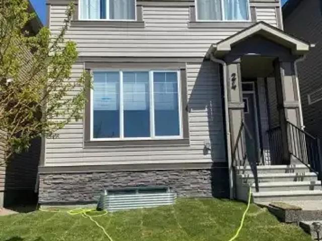 4 Bedroom House Calgary AB 105359593