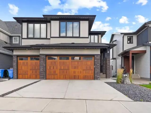 4 Bedroom House Calgary AB 105394419