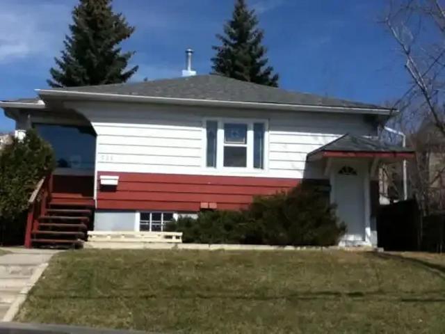 4 Bedroom House Calgary AB LS101015553