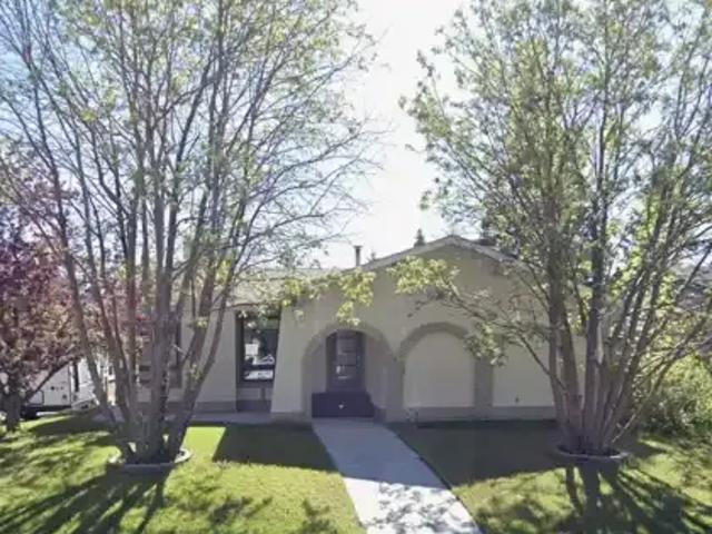 4 Bedroom House Calgary AB LS102052415
