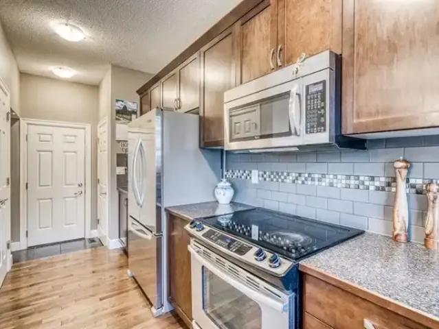 4 Bedroom House Airdrie AB 104876709