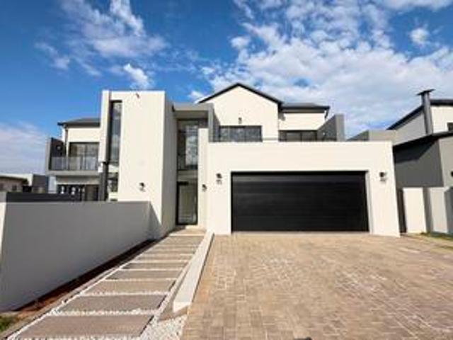 4 bedroom house available in fountai.