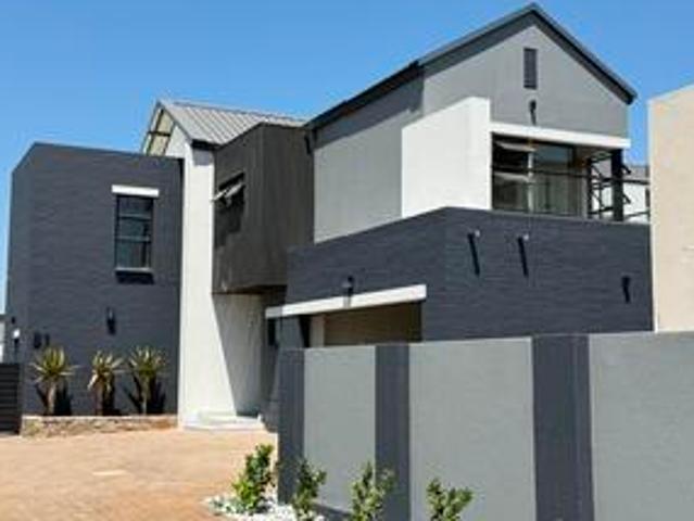 4 bedroom house available in fountai.