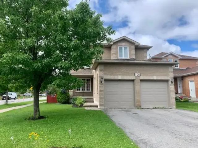 4 Bedroom House Barrie ON LS102339060