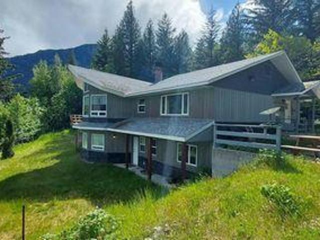 4 Bedroom House Bella Coola British Colombia 96043155