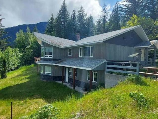 4 Bedroom House Bella Coola British Colombia 96001298