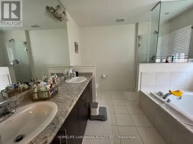4 Bedroom House Bradford West Gwillimbury ON 102883386
