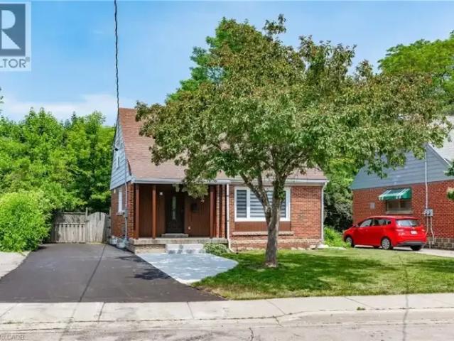 4 Bedroom House Burlington ON 105394961