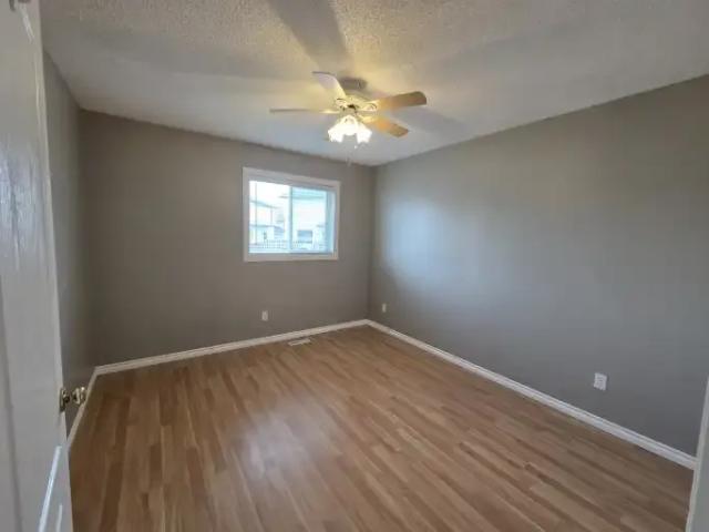 4 Bedroom House Gibbons AB 103243635
