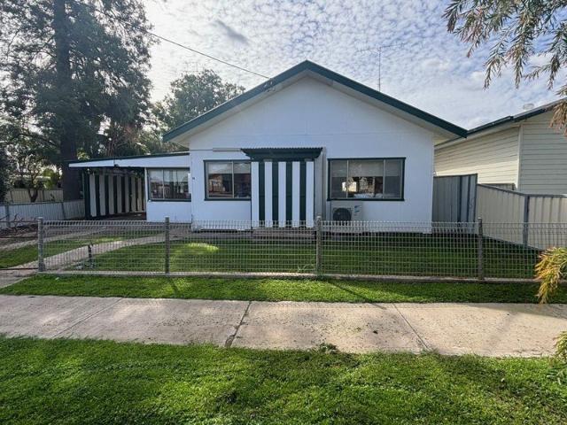 4 Bedroom House Great location close to the CBD