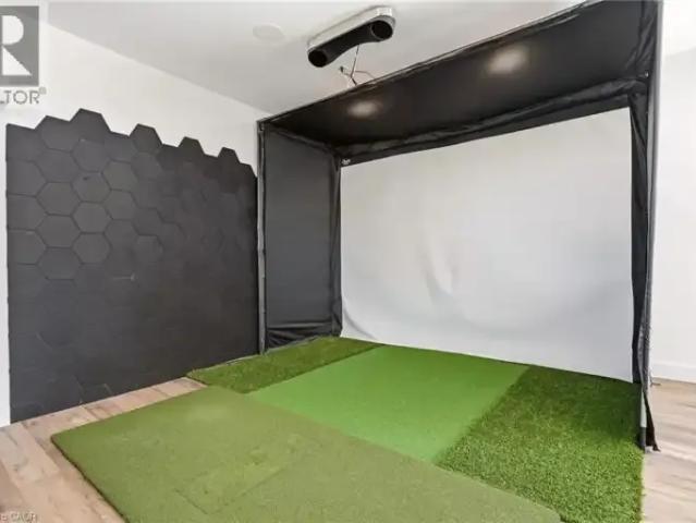 4 Bedroom House Grimsby ON LS102883595