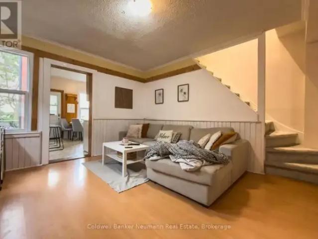 4 Bedroom House Guelph ON LS101948472