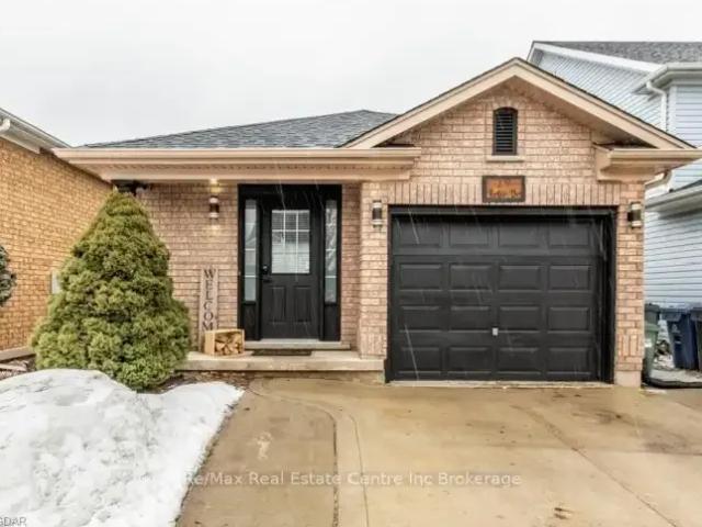 4 Bedroom House Guelph ON 102952060