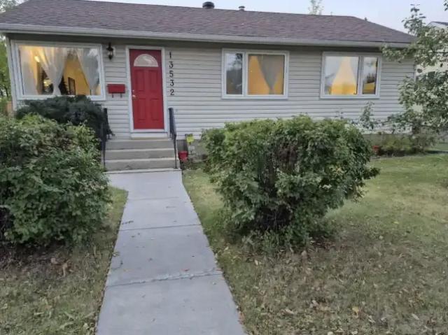 4 Bedroom House Edmonton AB 104181737