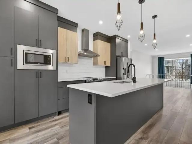 4 Bedroom House Edmonton AB 104182777