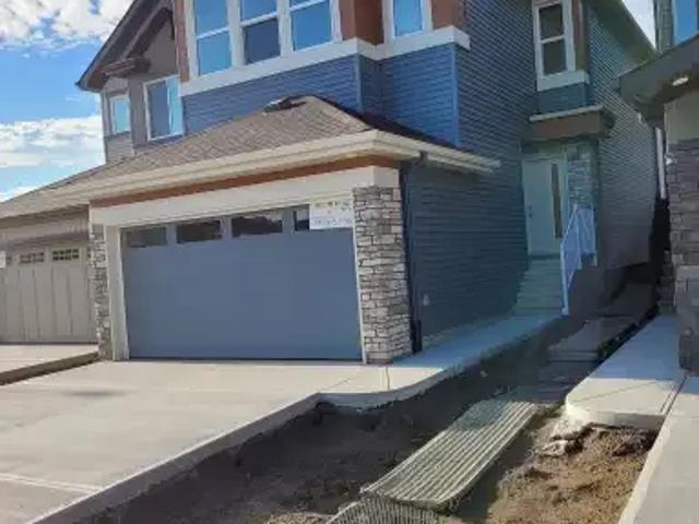4 Bedroom House Edmonton AB 104433912