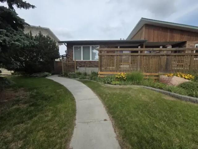 4 Bedroom House Edmonton AB 104598121