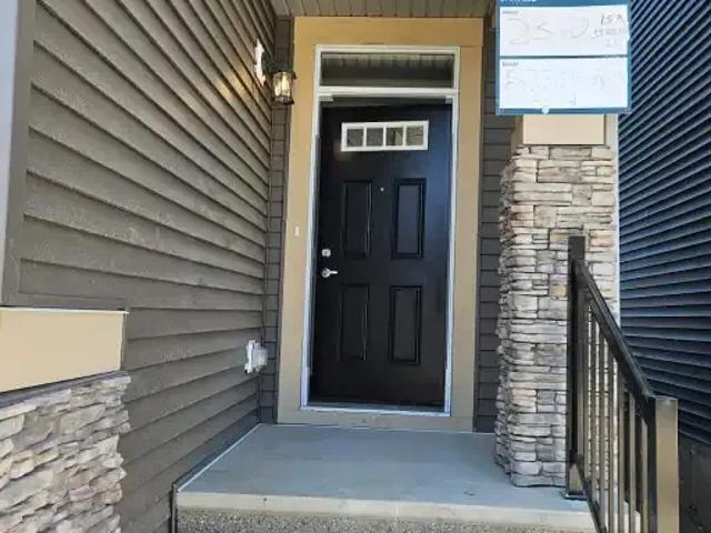 4 Bedroom House Edmonton AB 104681644