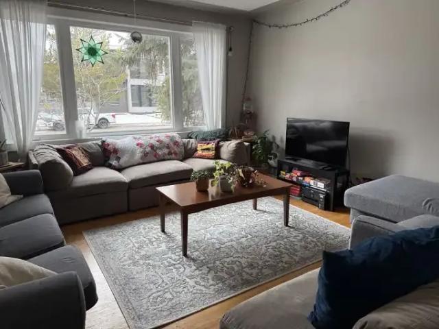 4 Bedroom House Edmonton AB 104711242