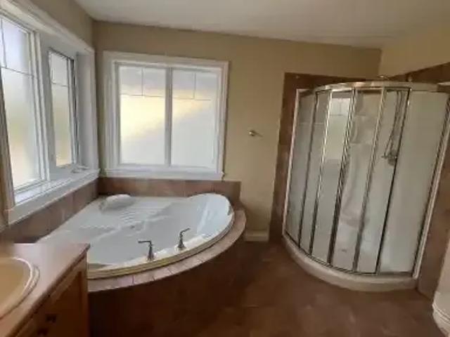 4 Bedroom House Edmonton AB 104841690