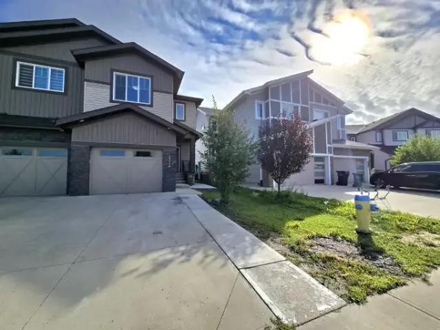4 Bedroom House Edmonton AB 104876850