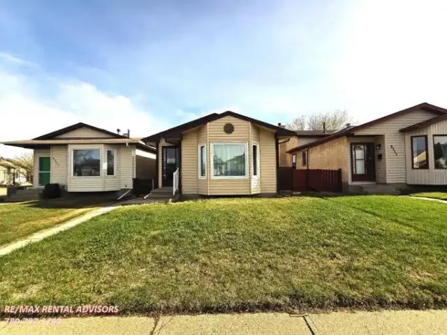4 Bedroom House Edmonton AB 102306572