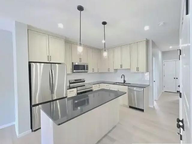 4 Bedroom House Edmonton AB 102578595