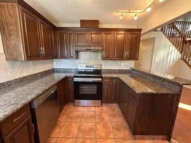 4 Bedroom House Edmonton AB 102770645