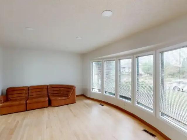 4 Bedroom House Edmonton AB 102952046