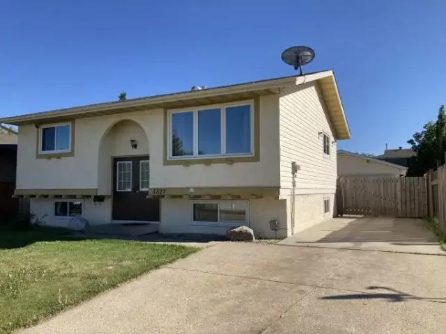 4 Bedroom House Edmonton AB 103301215