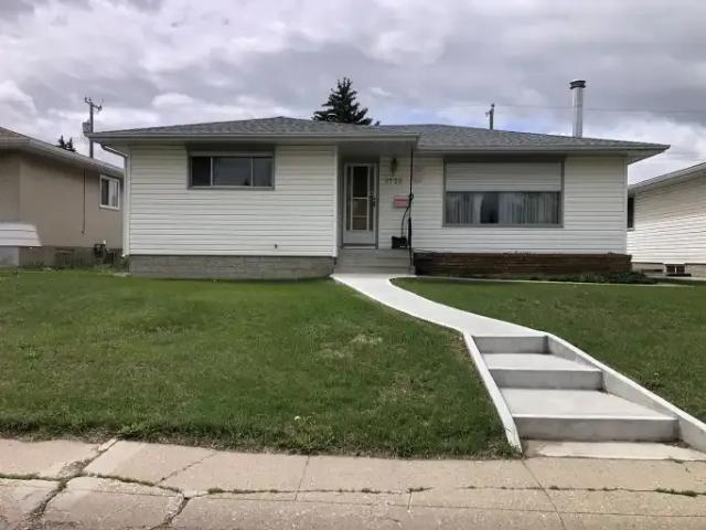 4 Bedroom House Edmonton AB 103338270