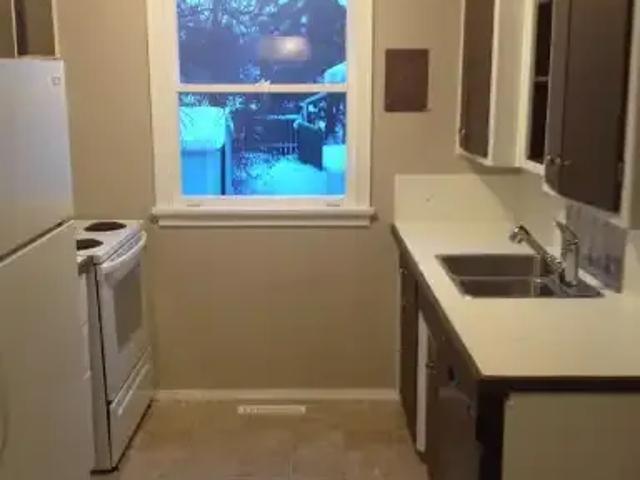 4 Bedroom House Edmonton AB LS100600544