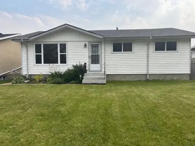 4 Bedroom House Edmonton AB LS104876682