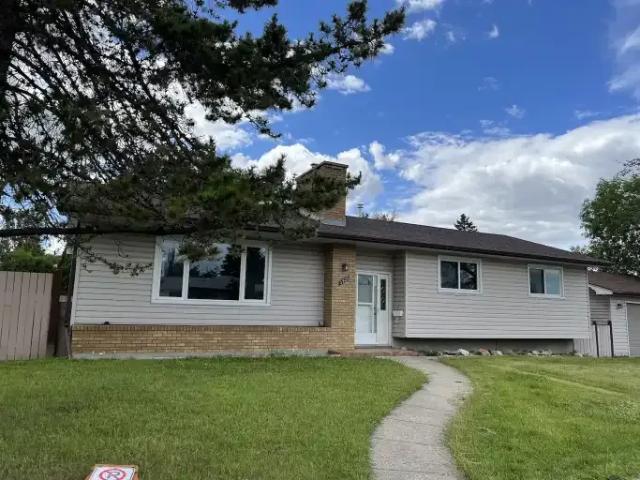 4 Bedroom House Edmonton AB LS105118629
