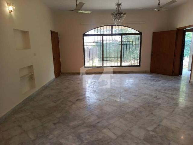 4 Bedroom House for Rent in F 7, Islamabad Spacious with City View