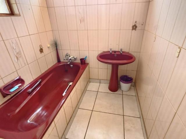 4 Bedroom house for sale in Coldridge View, Oudtshoorn