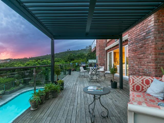 4 Bedroom House For Sale in Constantia Kloof