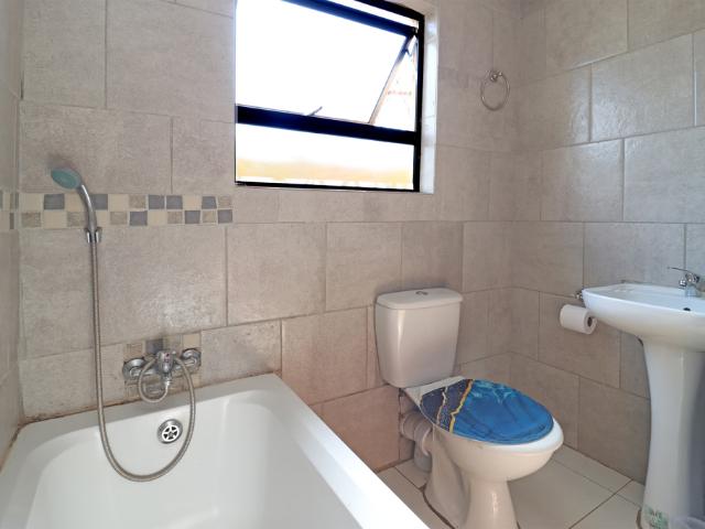 4 Bedroom House For Sale in Cosmo City