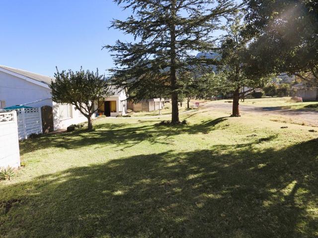 4 Bedroom House For Sale in Cathcart