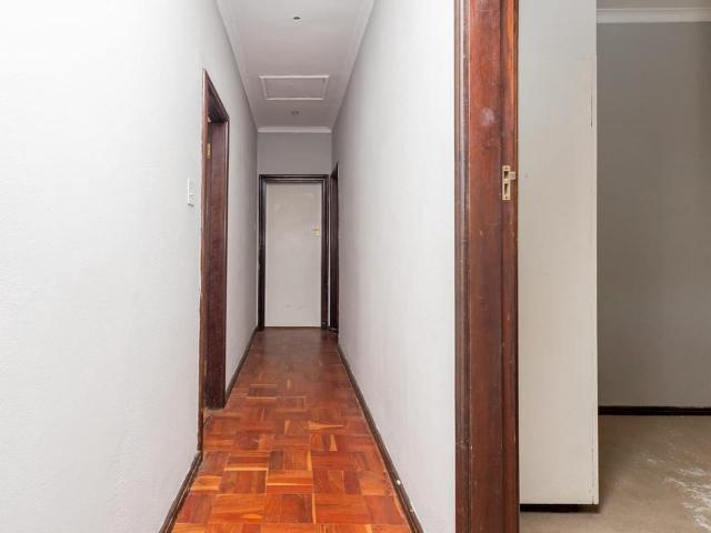 4 Bedroom house for sale in Camps Bay, Cape Town