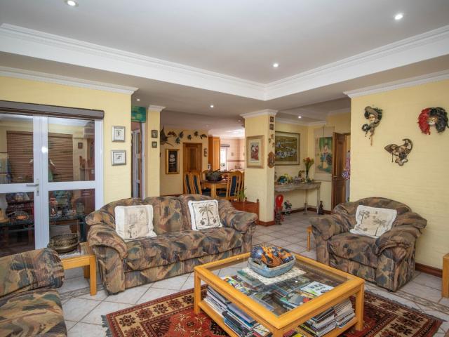 4 Bedroom House For Sale in Caribbean Beach